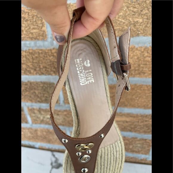 LOVE MOSCHINO LEATHER GOLD SANDLES SIZE 40.5 - Picture 6 of 9